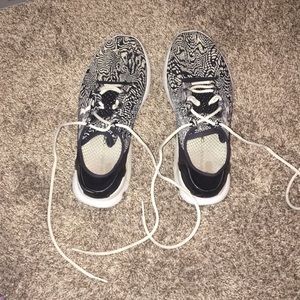 black and white under armor tennis shoes size 8